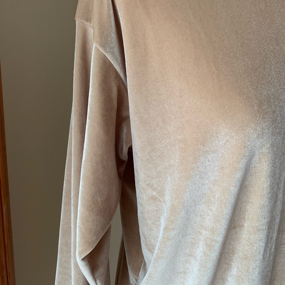 Laina Rauma gold leisure velvet top - Picture 3 of 7